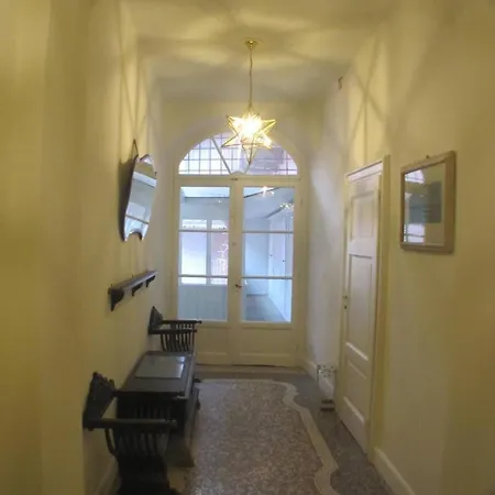 Mit Garten In Einem Alten Haus Appartamento